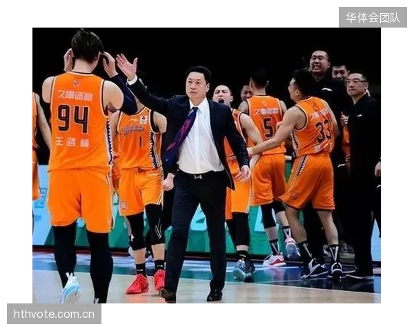李春江指导的上海男篮打出历史性赛季，首发阵容的化学反应是球队取得突破的关键。